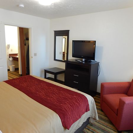 Best Western Visalia Hotel Exterior photo