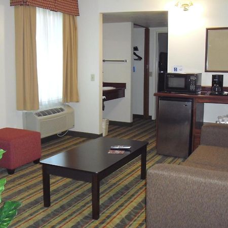 Best Western Visalia Hotel Exterior photo