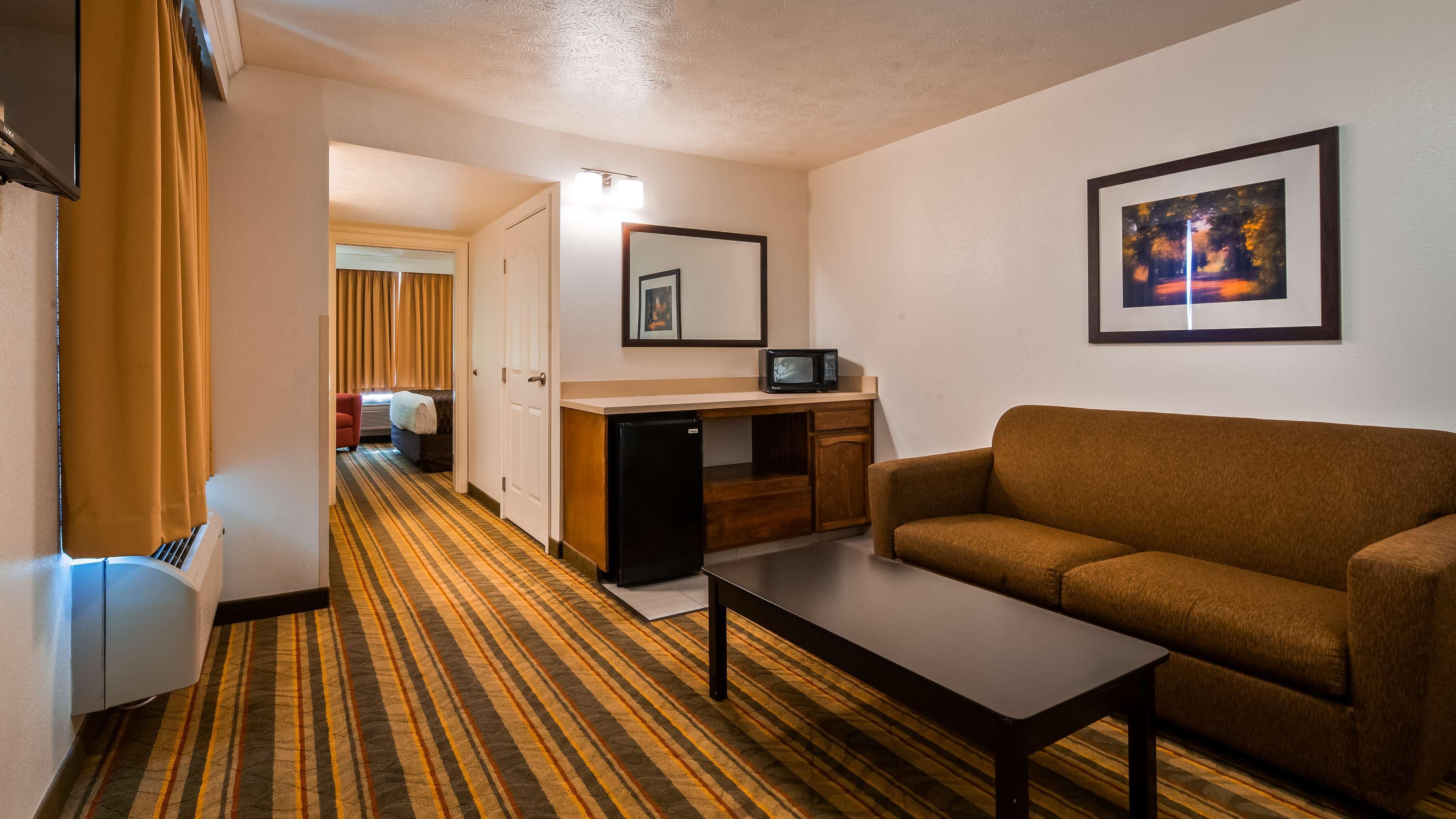 Best Western Visalia Hotel Exterior photo