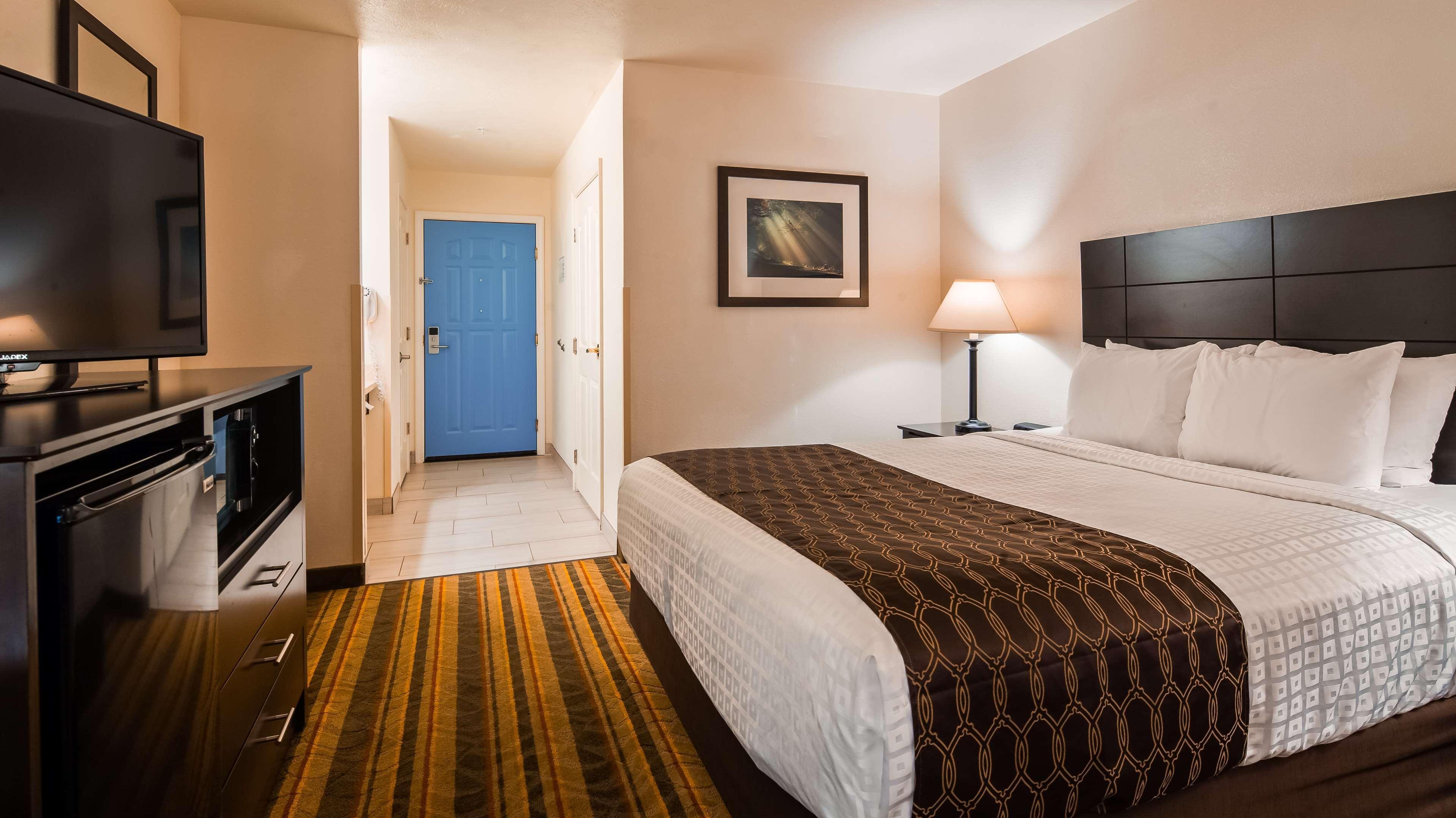 Best Western Visalia Hotel Exterior photo