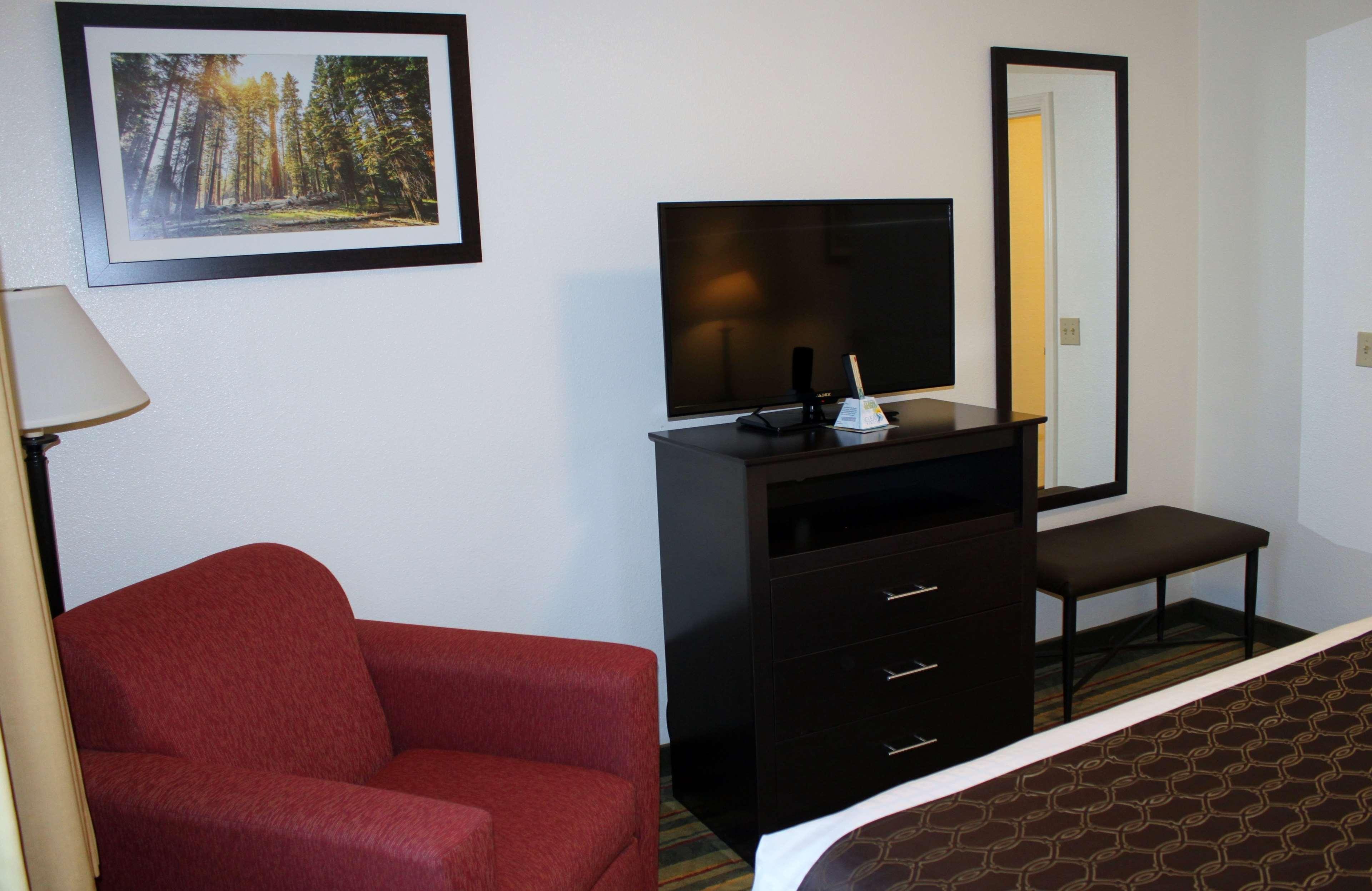 Best Western Visalia Hotel Exterior photo