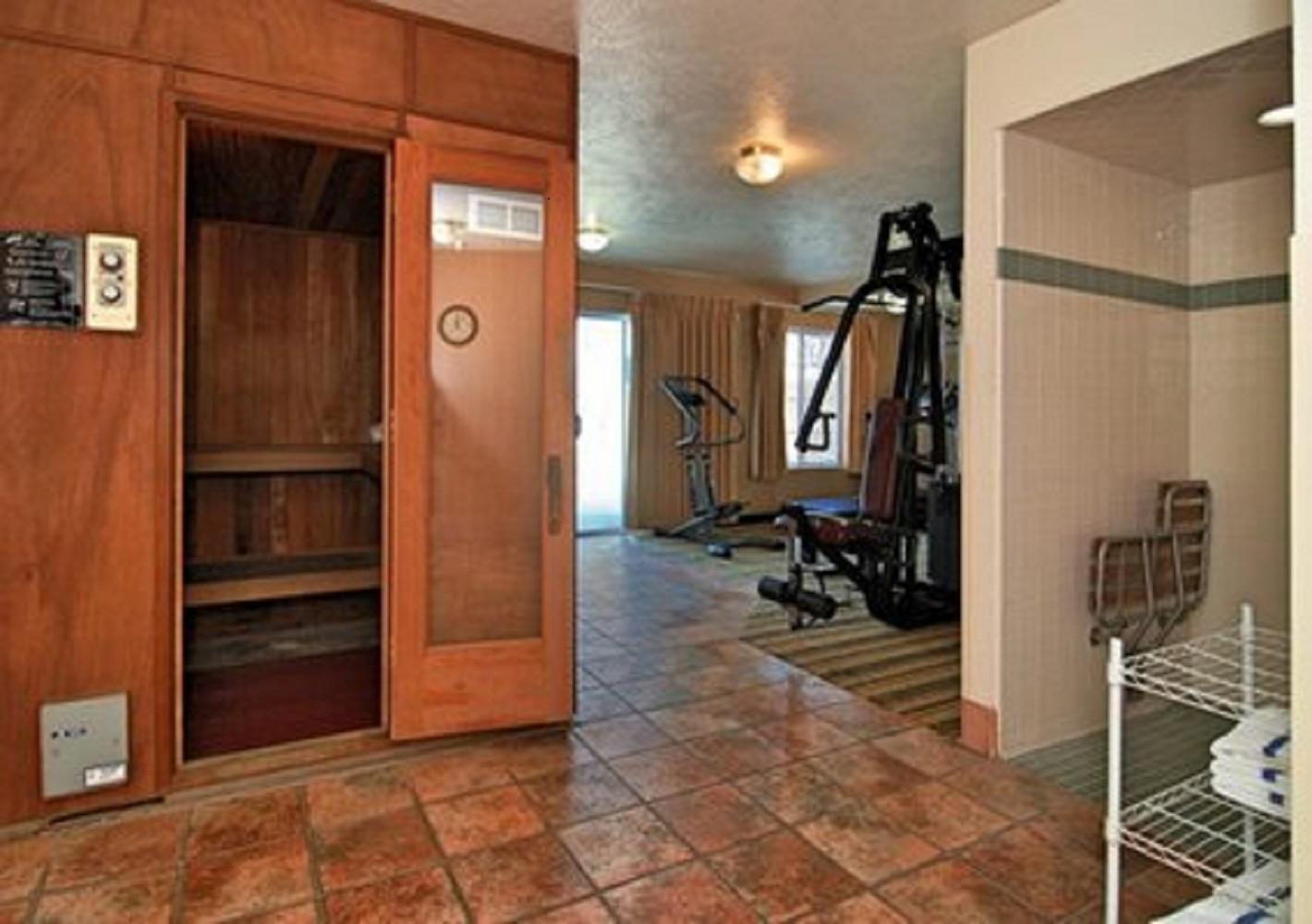 Best Western Visalia Hotel Exterior photo