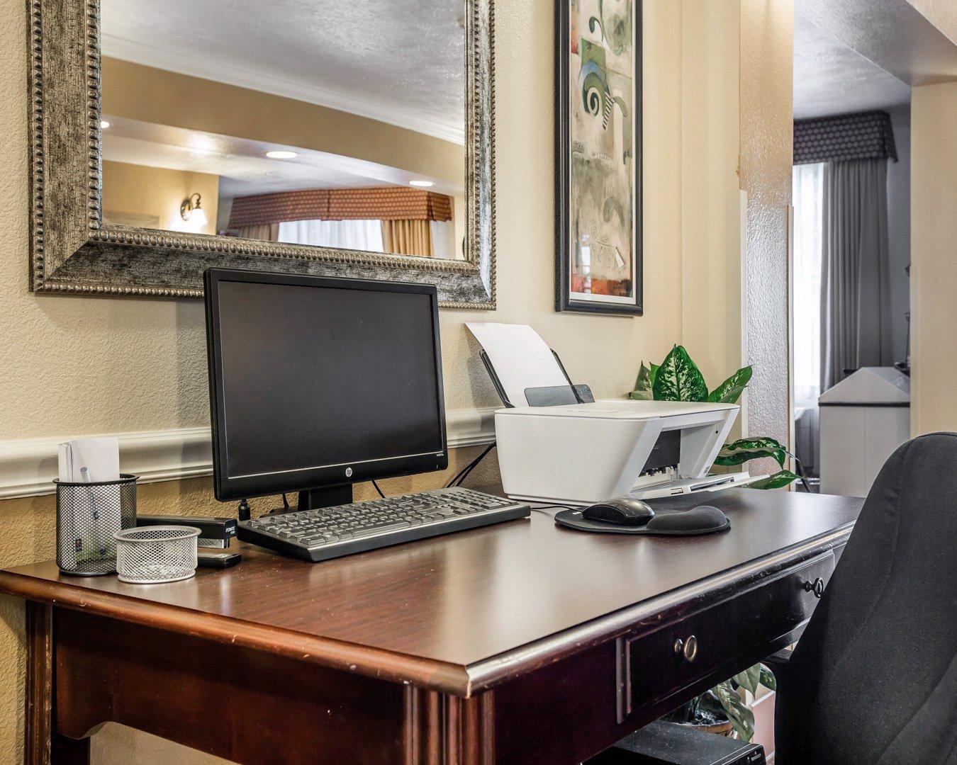 Best Western Visalia Hotel Exterior photo