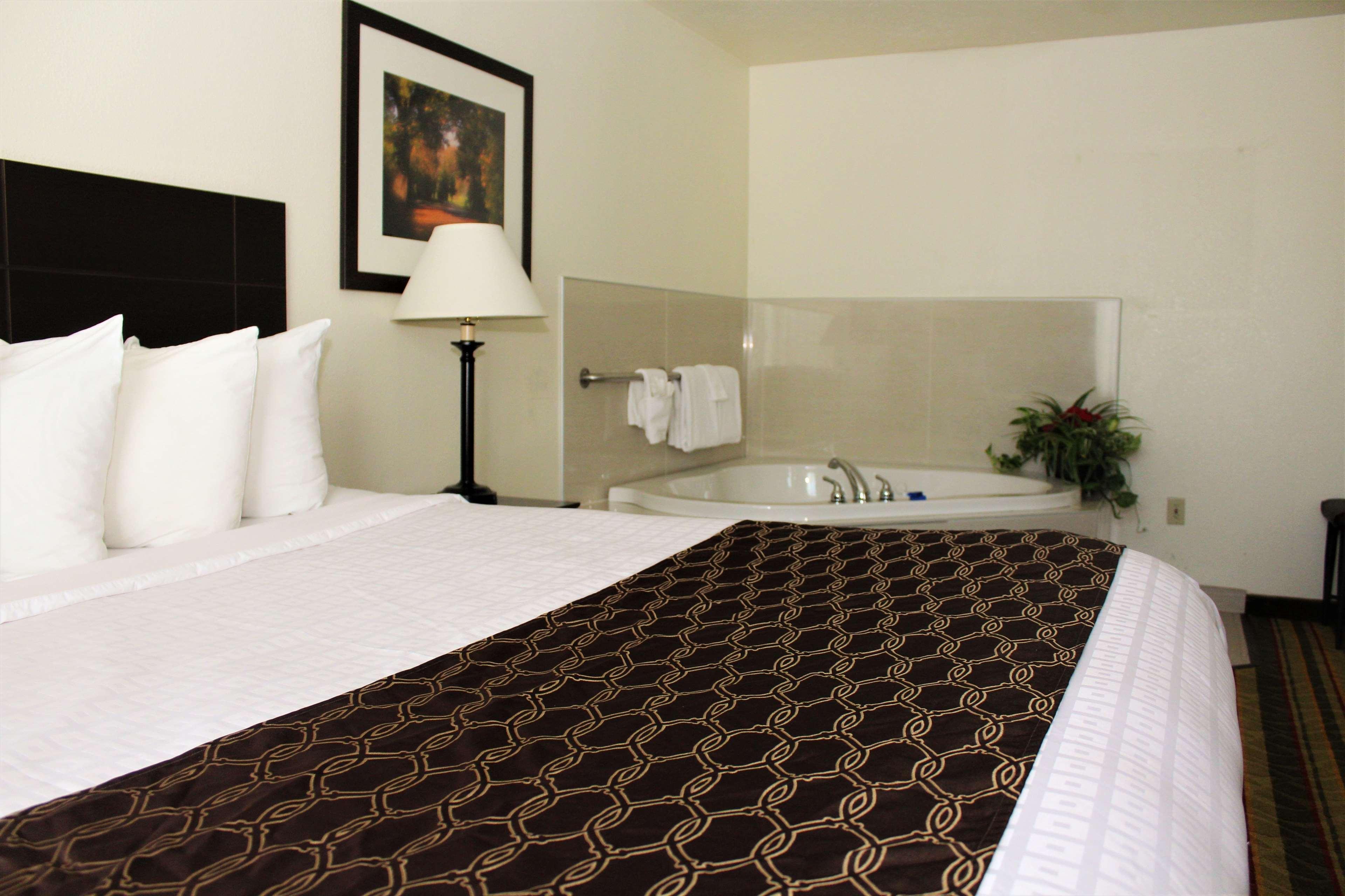 Best Western Visalia Hotel Exterior photo