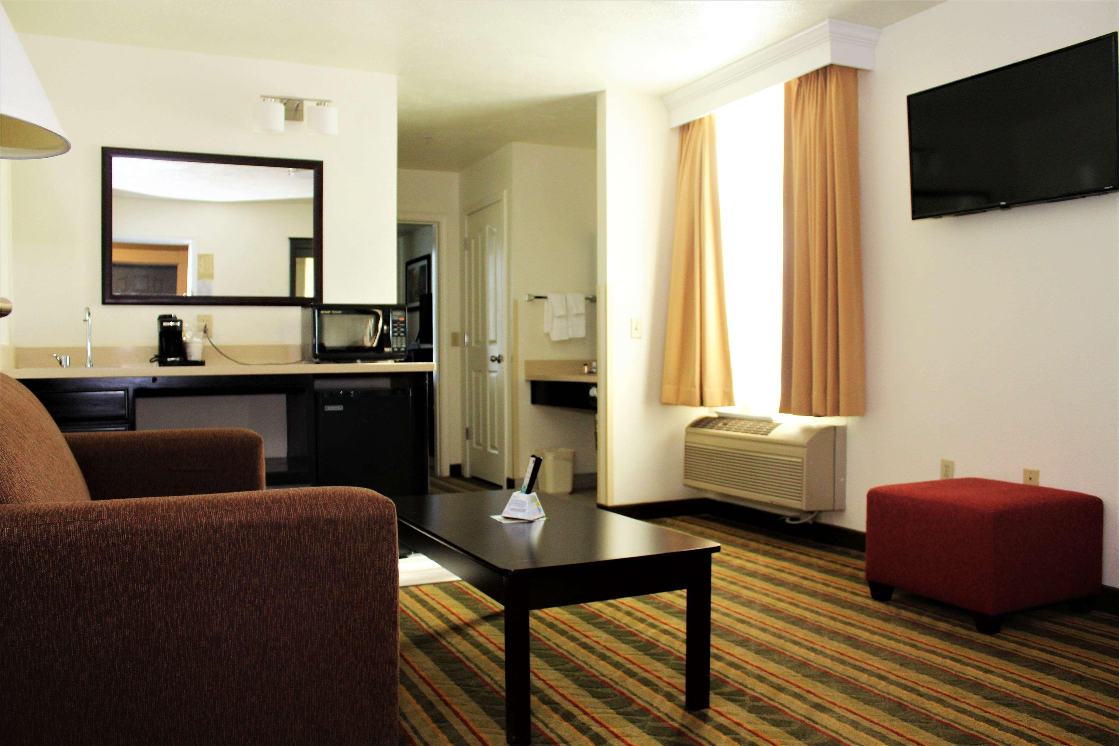 Best Western Visalia Hotel Exterior photo