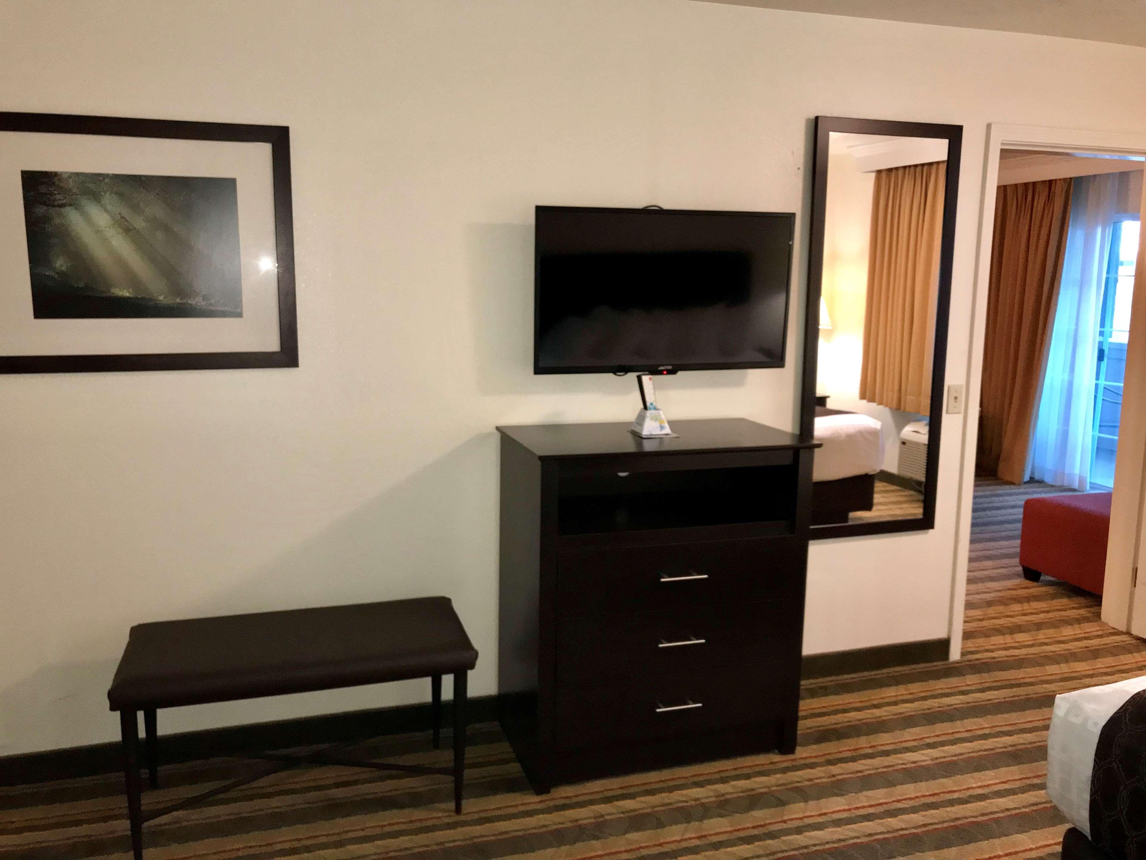 Best Western Visalia Hotel Exterior photo