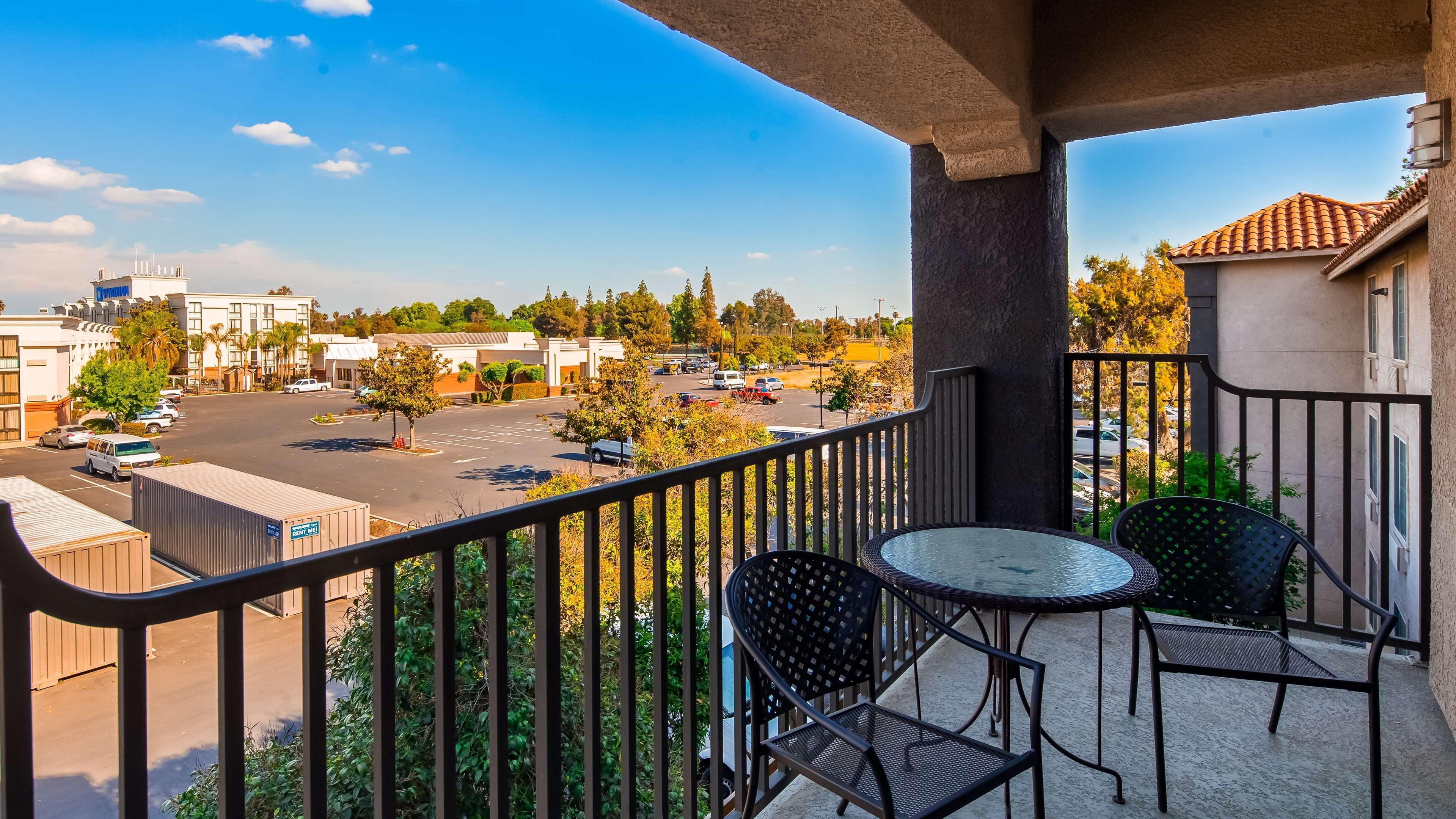 Best Western Visalia Hotel Exterior photo