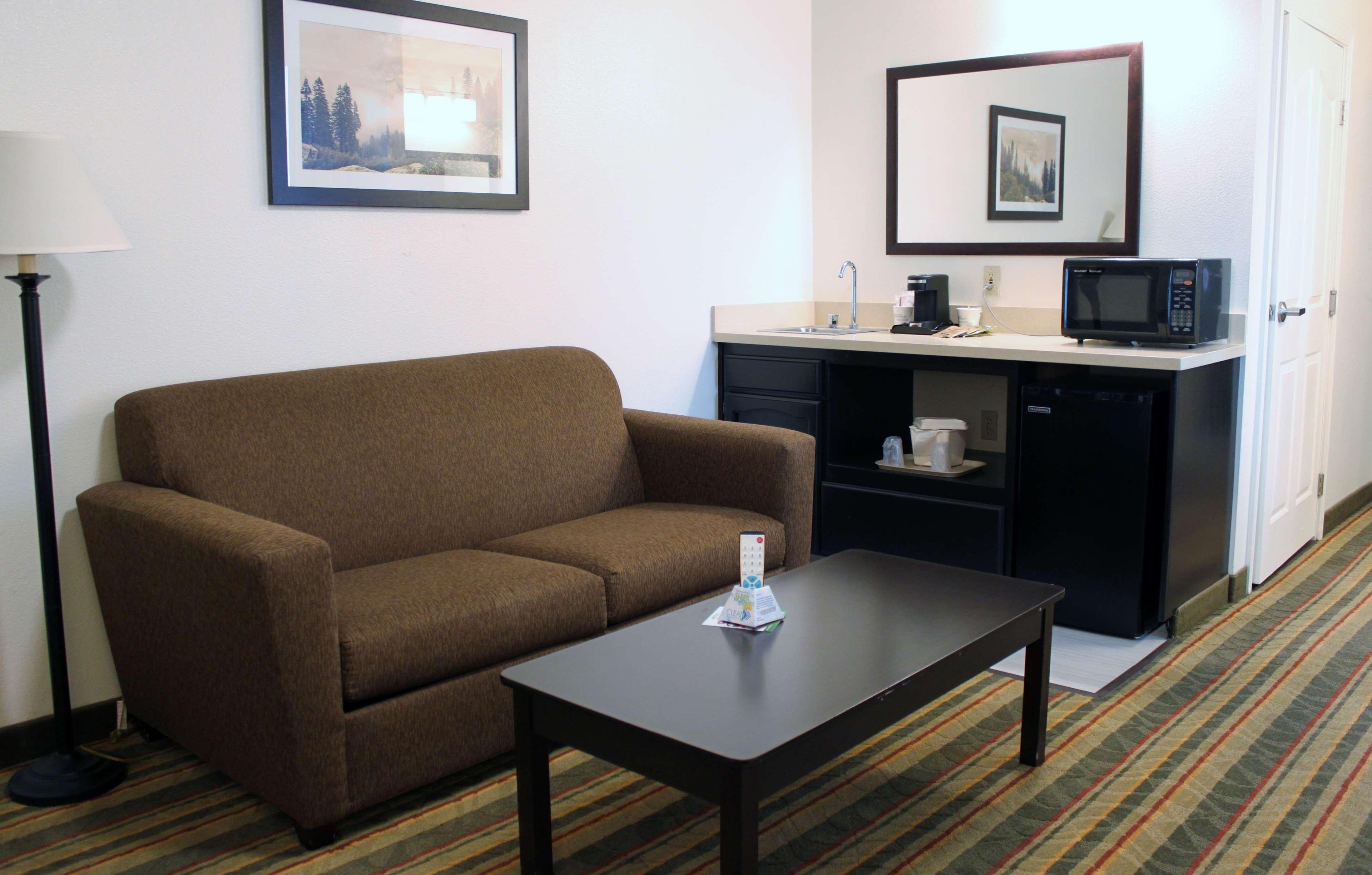 Best Western Visalia Hotel Exterior photo