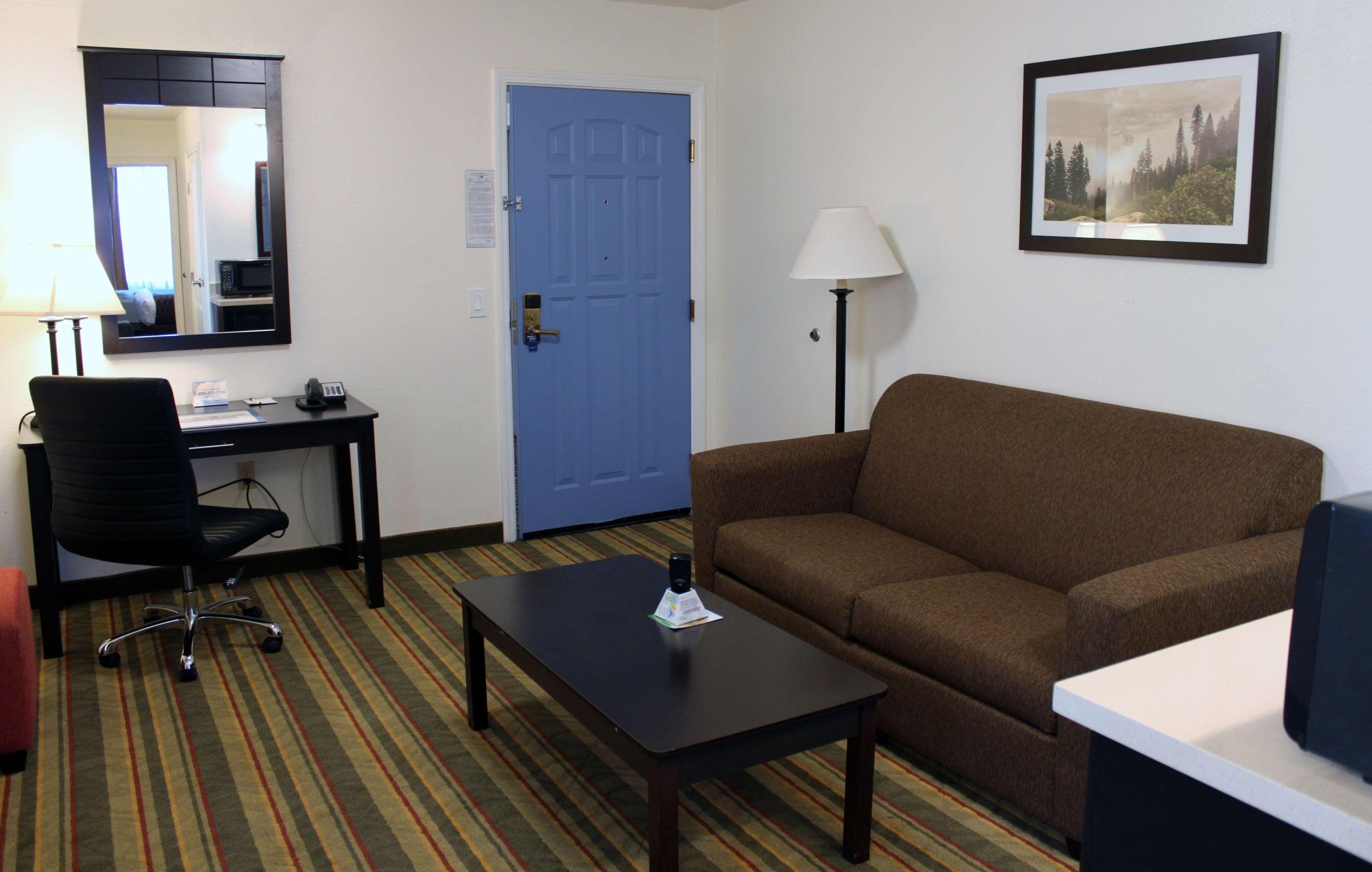 Best Western Visalia Hotel Exterior photo