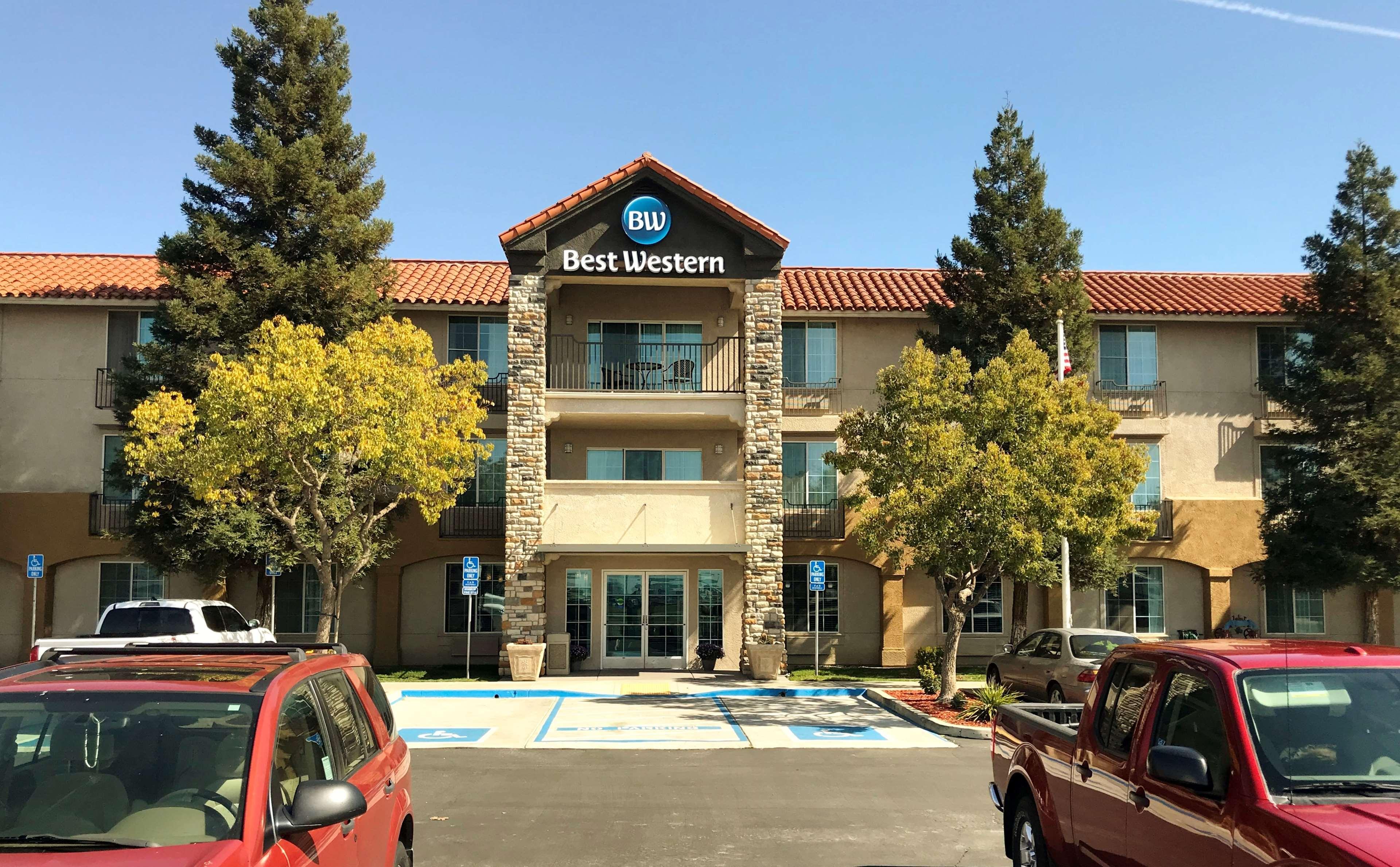 Best Western Visalia Hotel Exterior photo