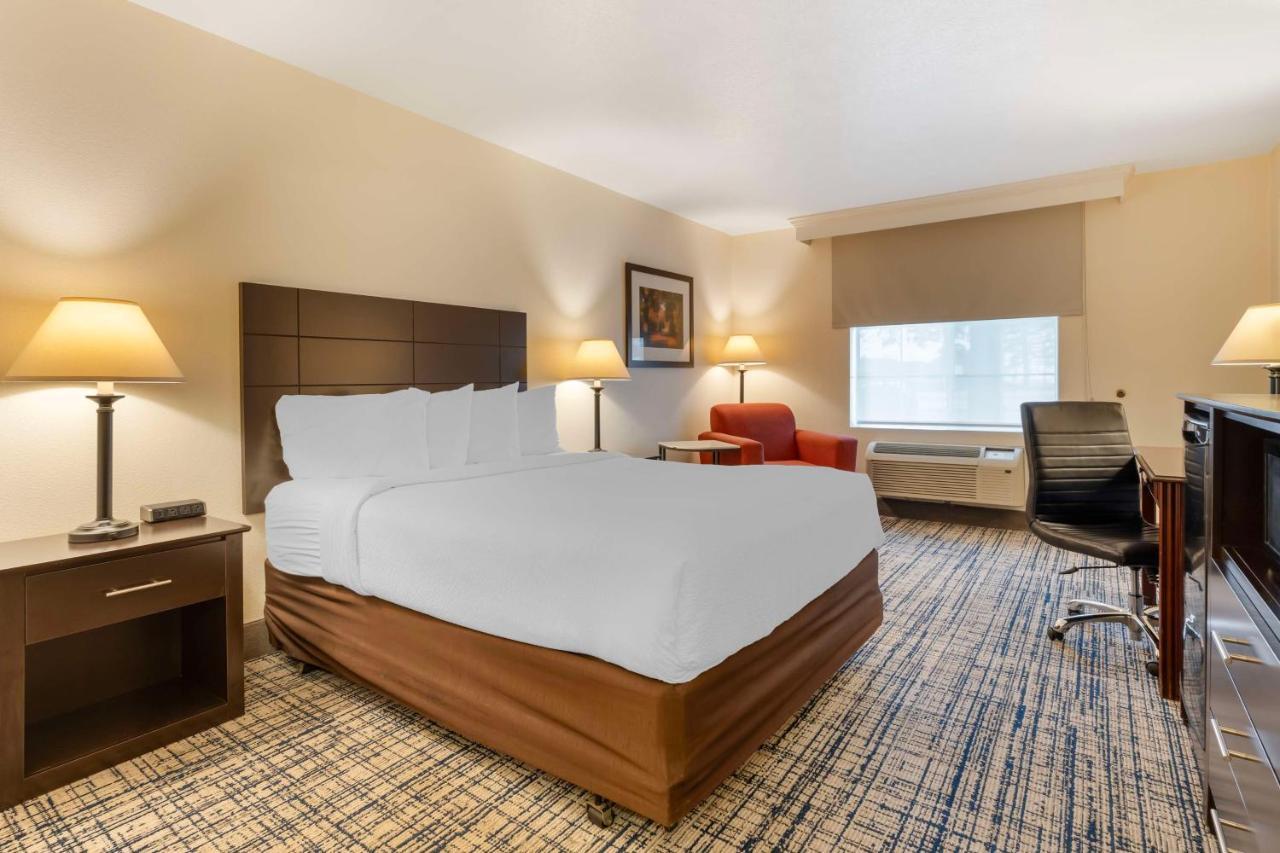 Best Western Visalia Hotel Exterior photo