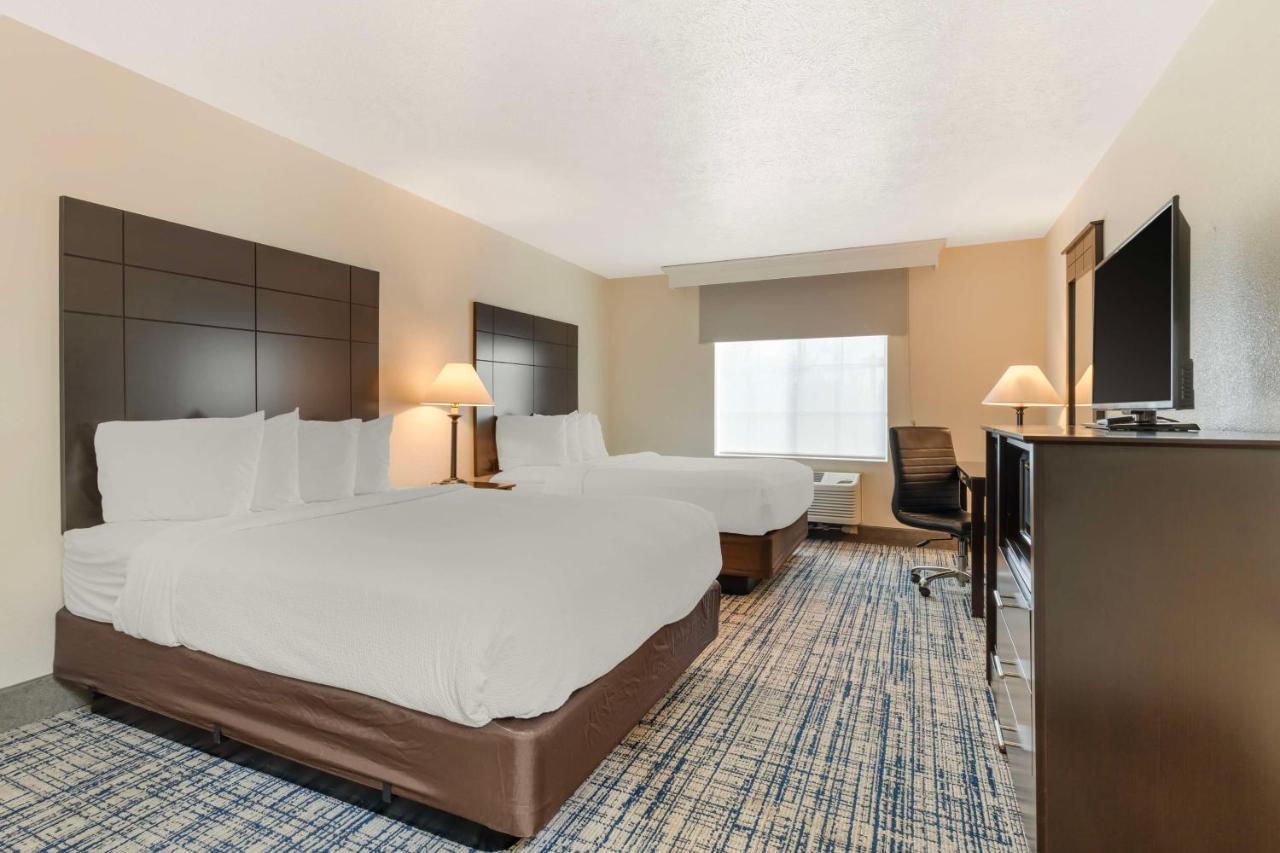 Best Western Visalia Hotel Exterior photo