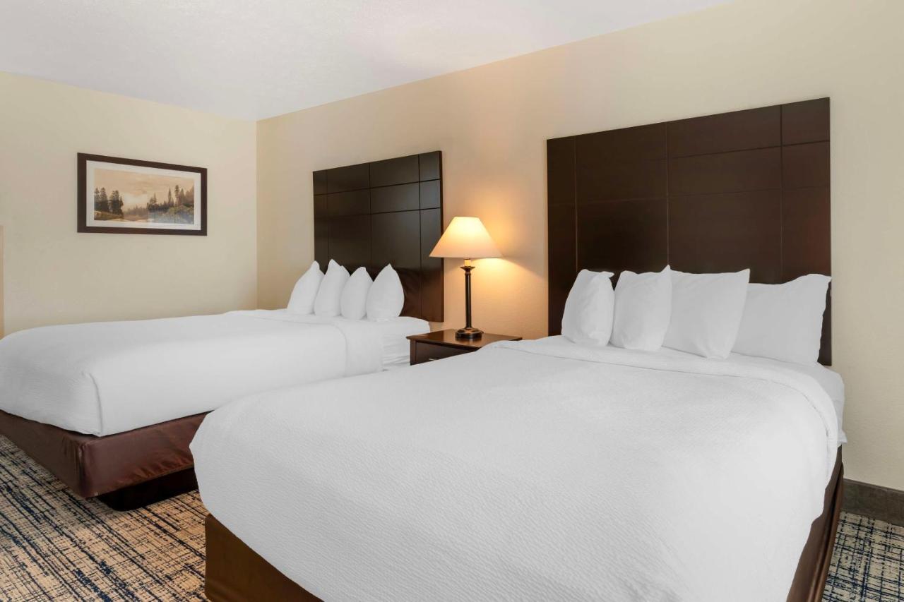 Best Western Visalia Hotel Exterior photo