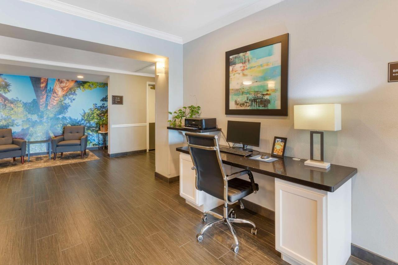 Best Western Visalia Hotel Exterior photo