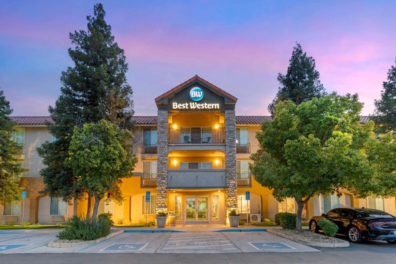 Best Western Visalia Hotel Exterior photo