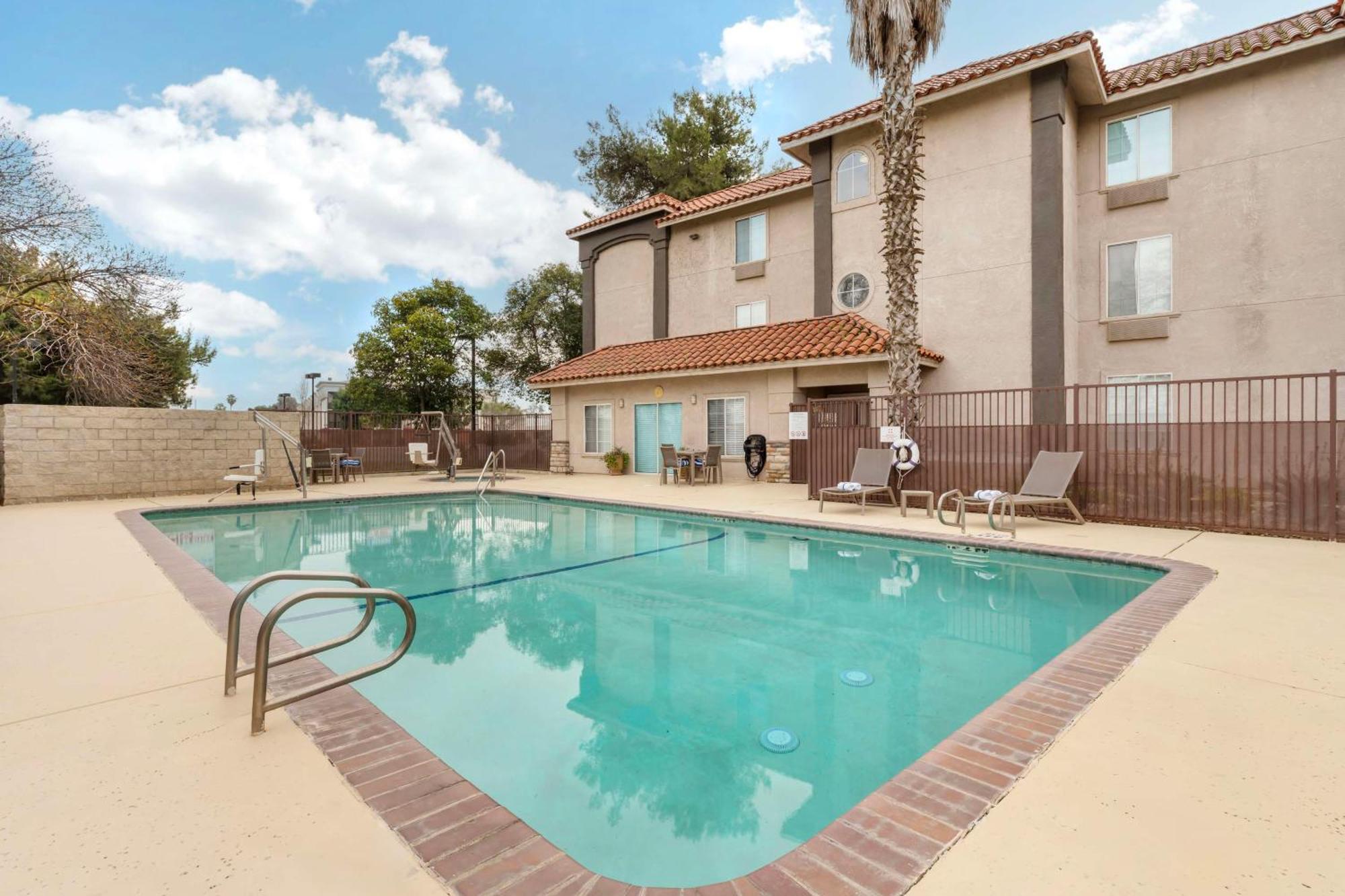 Best Western Visalia Hotel Exterior photo