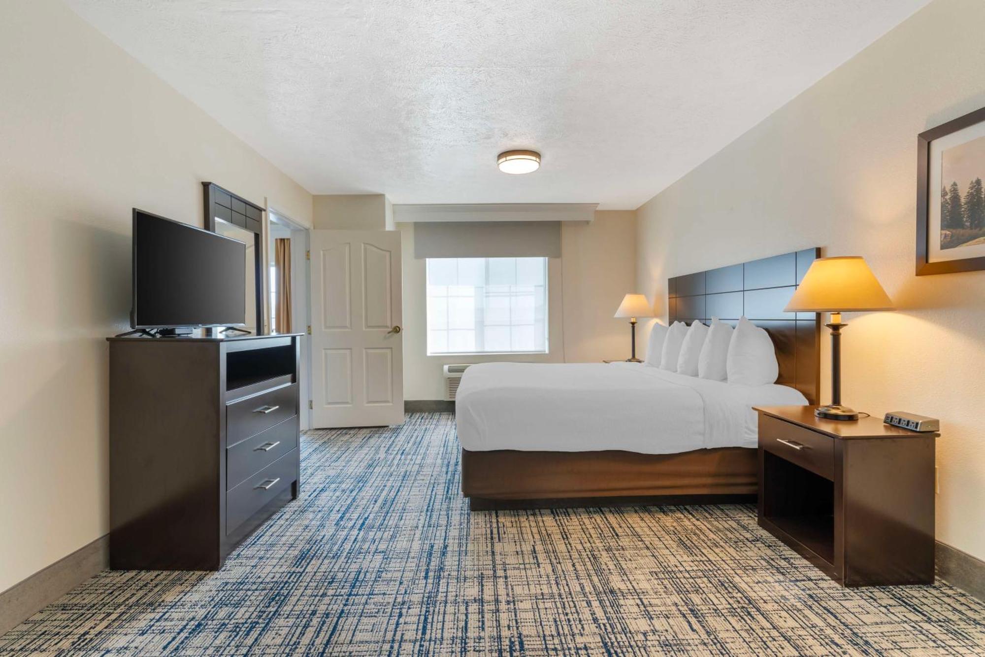 Best Western Visalia Hotel Exterior photo