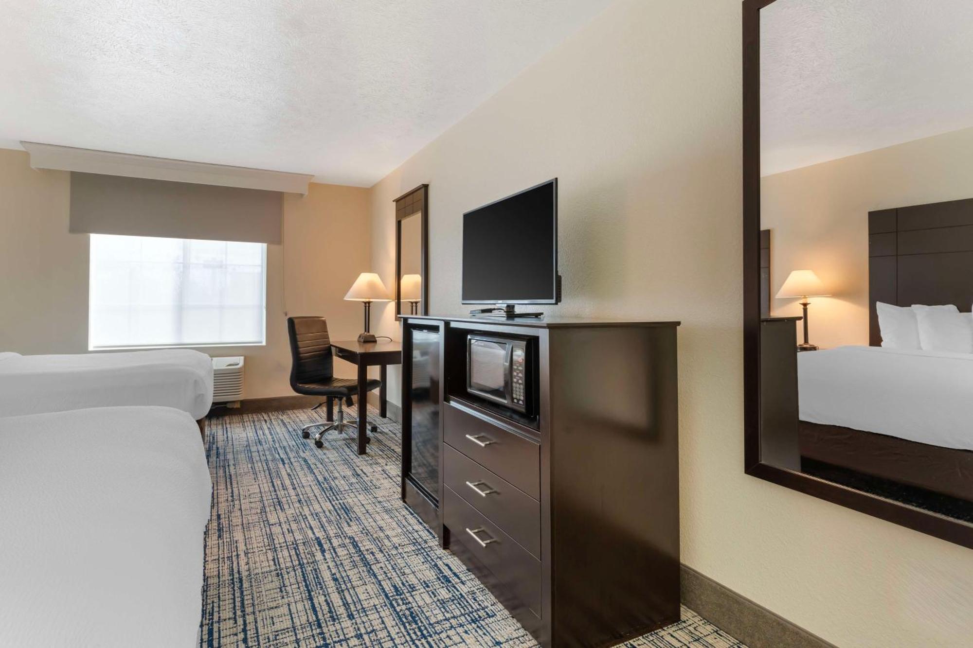 Best Western Visalia Hotel Exterior photo