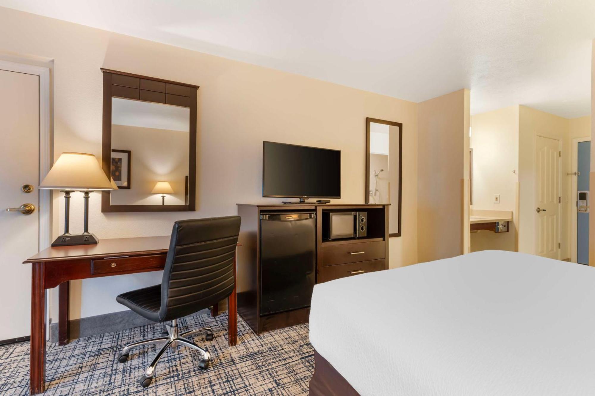 Best Western Visalia Hotel Exterior photo